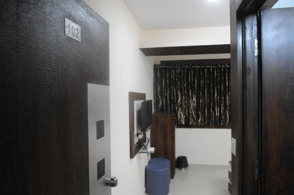 Oyo Hotel Sree Balaji Residency Amhedabad Oda fotoğraf