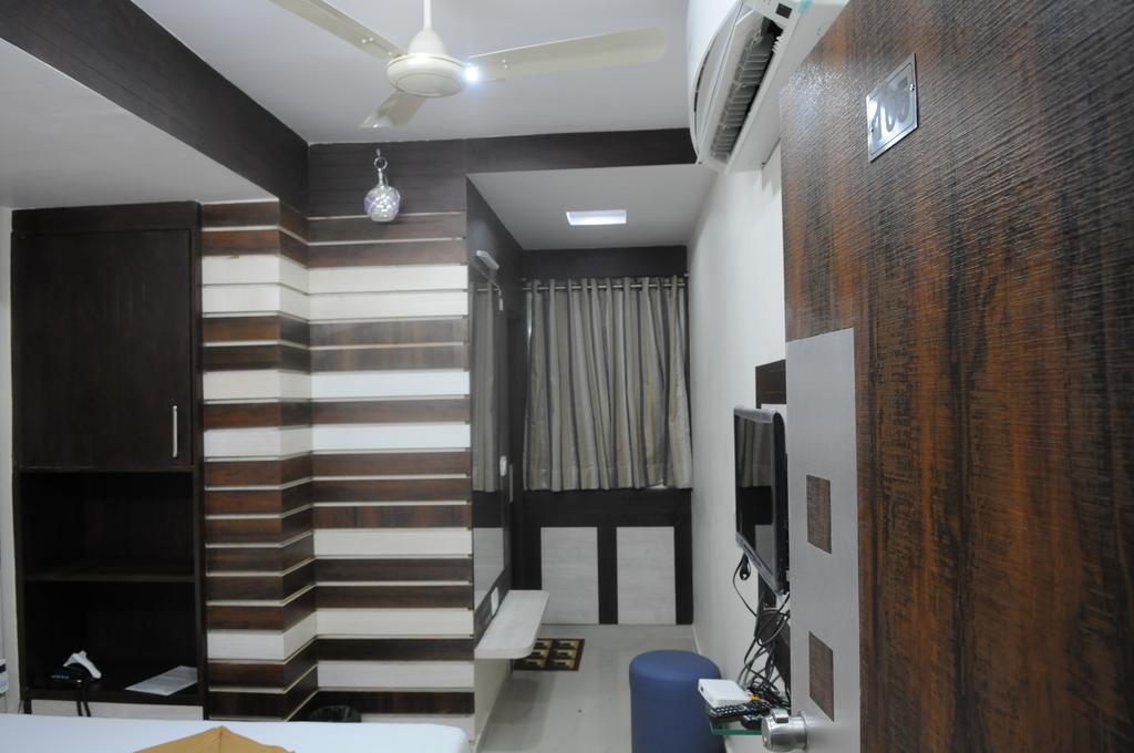 Oyo Hotel Sree Balaji Residency Amhedabad Dış mekan fotoğraf